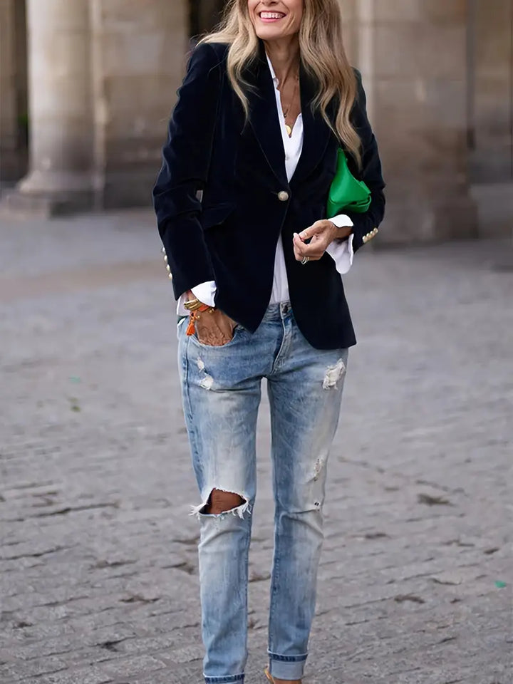 Selene – Tailored Velvet Blazer